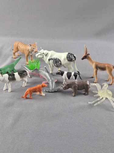Mixed plastic animal toy - mixed,
