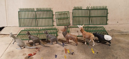 Britains etc plastic zoo - plastic,