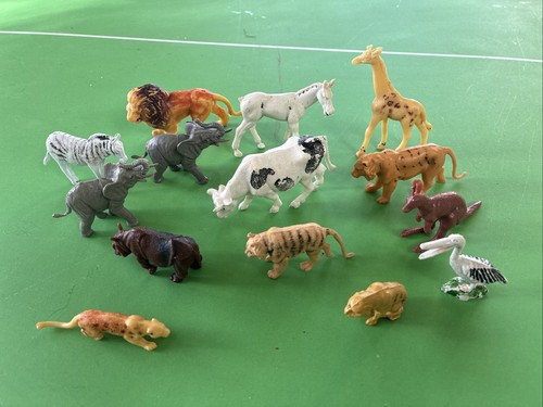 Assorted toy plastic - 14,